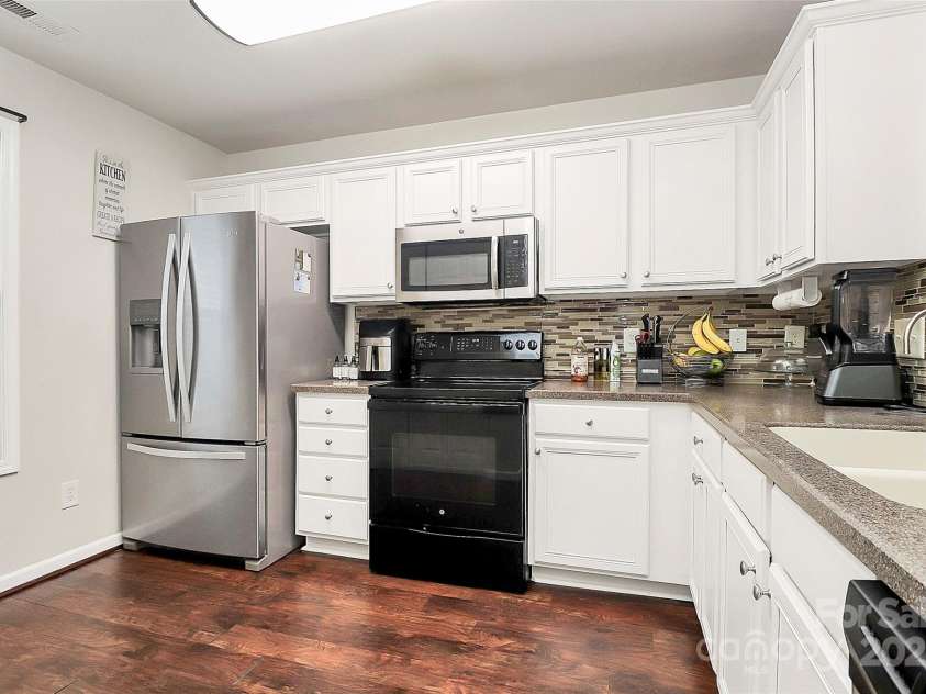 7707 Brisbane Court, Charlotte, NC 28215.  MLS# CAR4290159, YatesRealty ID 32716. 