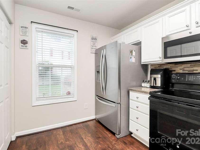 7707 Brisbane Court, Charlotte, NC 28215.  MLS# CAR4290159, YatesRealty ID 32716. 