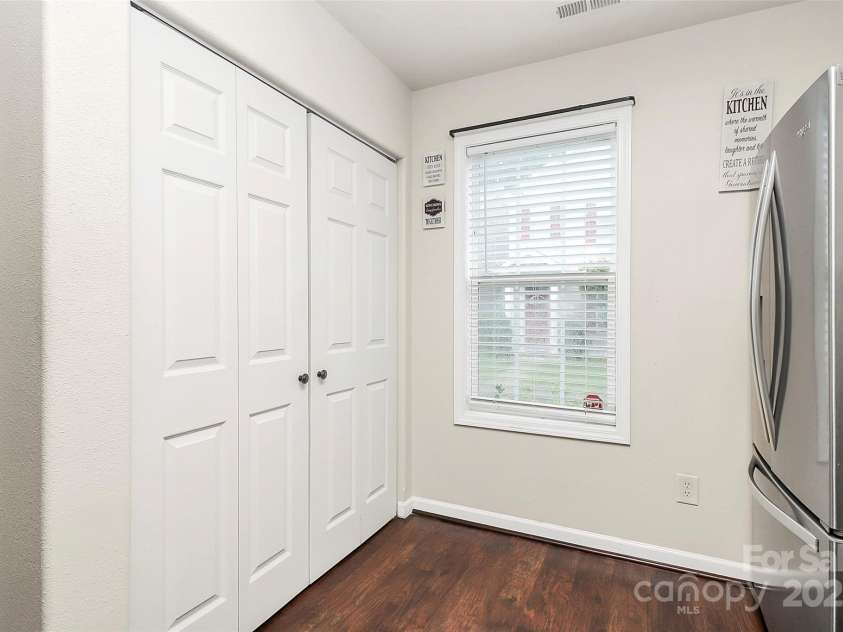 7707 Brisbane Court, Charlotte, NC 28215.  MLS# CAR4290159, YatesRealty ID 32716. 