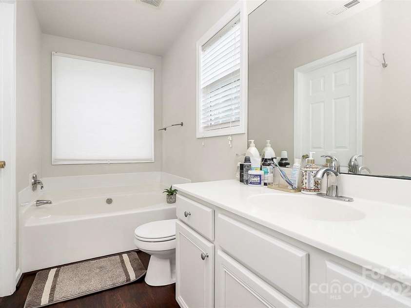 7707 Brisbane Court, Charlotte, NC 28215.  MLS# CAR4290159, YatesRealty ID 32716. 