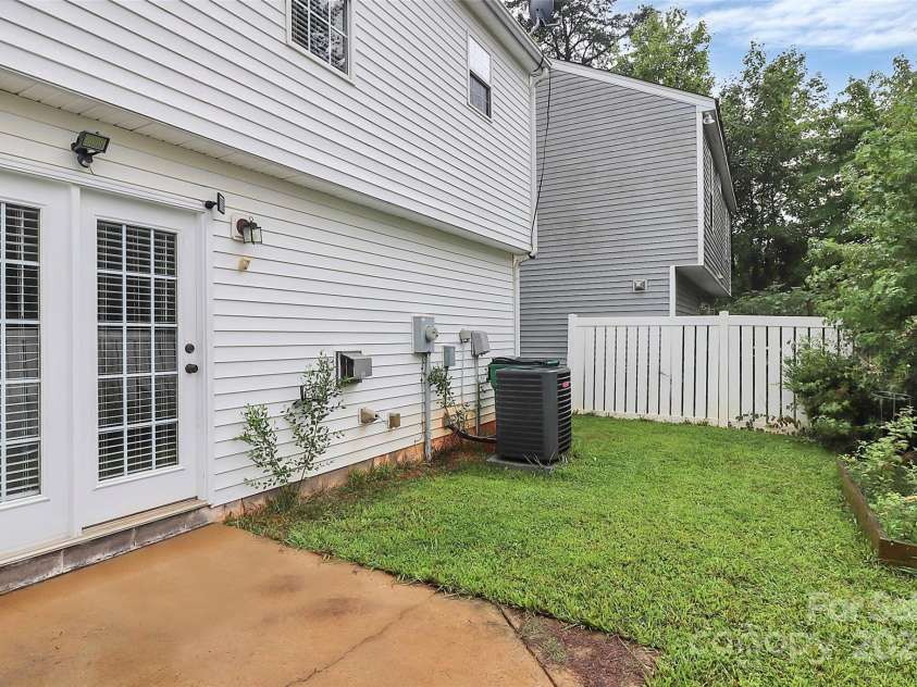 7707 Brisbane Court, Charlotte, NC 28215.  MLS# CAR4290159, YatesRealty ID 32716. 