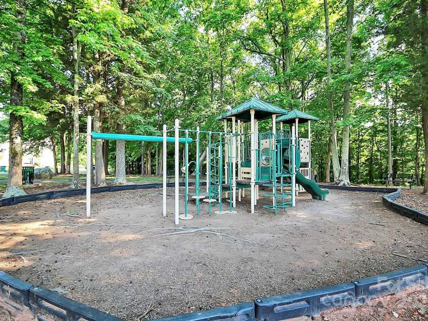 7707 Brisbane Court, Charlotte, NC 28215.  MLS# CAR4290159, YatesRealty ID 32716. 