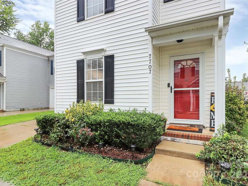 7707 Brisbane Court, Charlotte, NC 28215.  MLS# CAR4290159, YatesRealty ID 32716. 