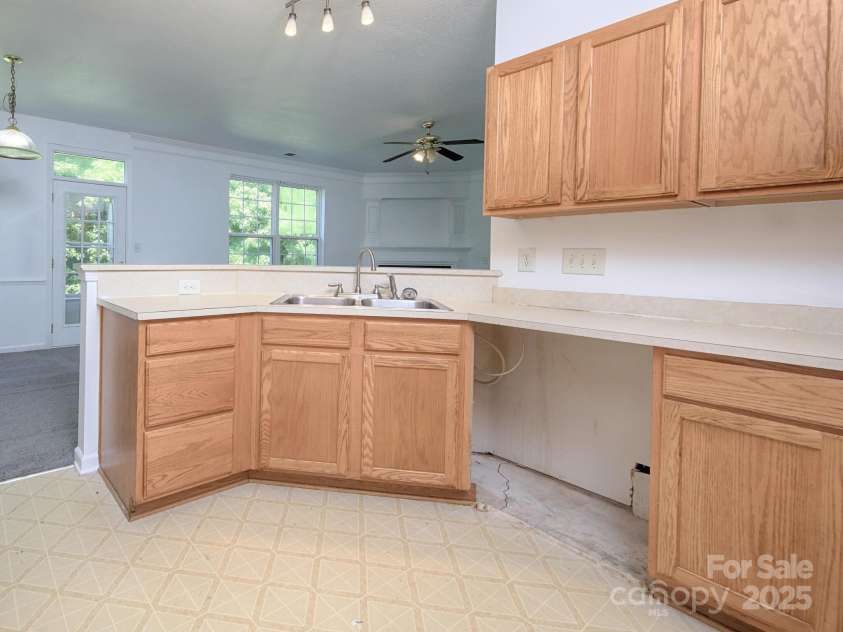 150 Bluffton Road, Mooresville, NC 28115.  MLS# CAR4241722, YatesRealty ID 32717. Kitchen