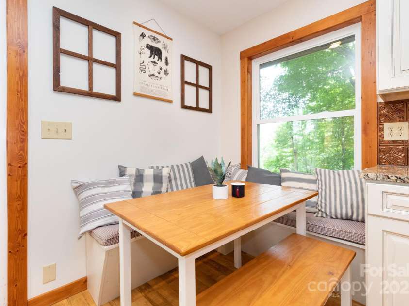 920 McKinney Gap Drive, Mars Hill, NC 28754.  MLS# CAR4277067, YatesRealty ID 32718. Dining Area