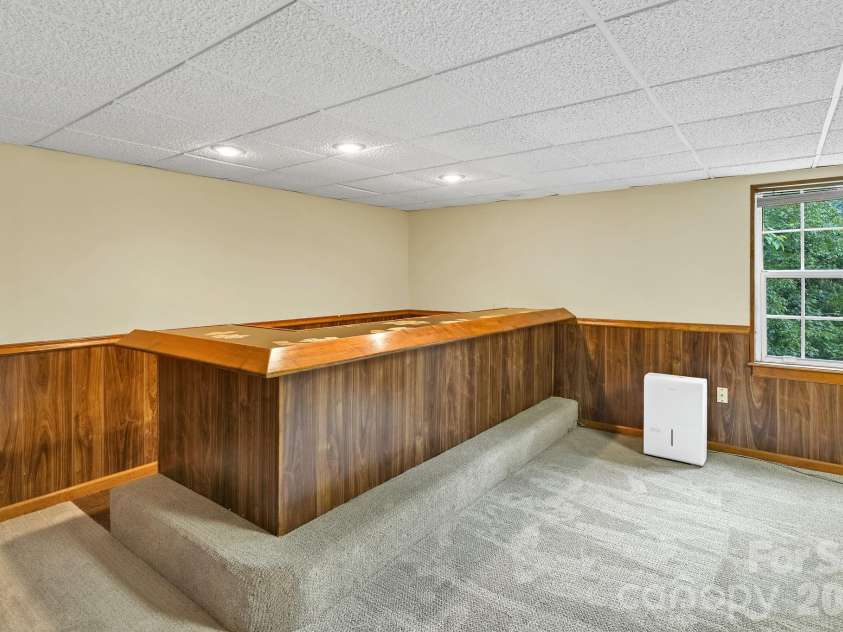 31 Surrey Run, Asheville, NC 28803.  MLS# CAR4387615, YatesRealty ID 32719. Bar