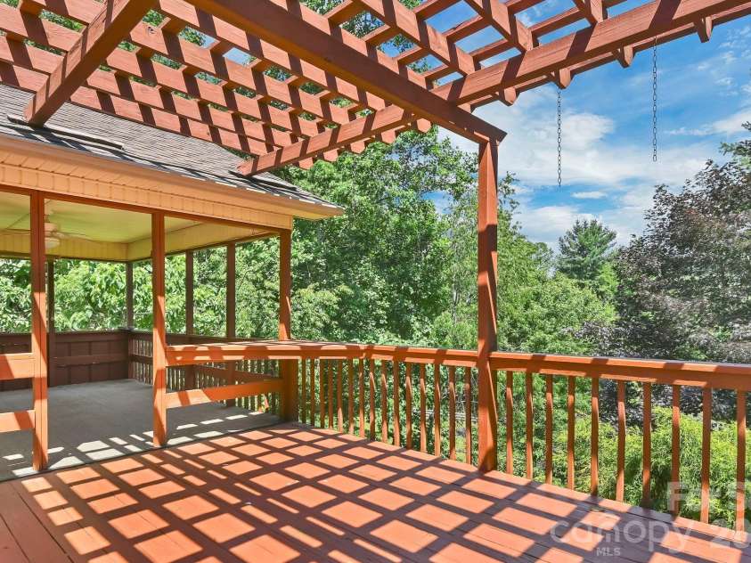 31 Surrey Run, Asheville, NC 28803.  MLS# CAR4387615, YatesRealty ID 32719. Deck #2