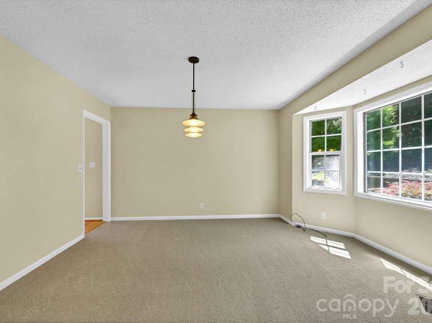 31 Surrey Run, Asheville, NC 28803.  MLS# CAR4387615, YatesRealty ID 32719. Dining Room #2
