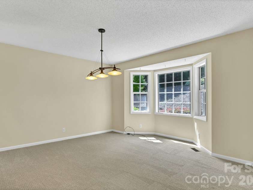 31 Surrey Run, Asheville, NC 28803.  MLS# CAR4387615, YatesRealty ID 32719. Dining Room