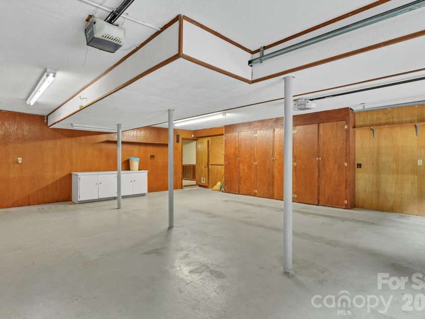 31 Surrey Run, Asheville, NC 28803.  MLS# CAR4387615, YatesRealty ID 32719. Garage #2