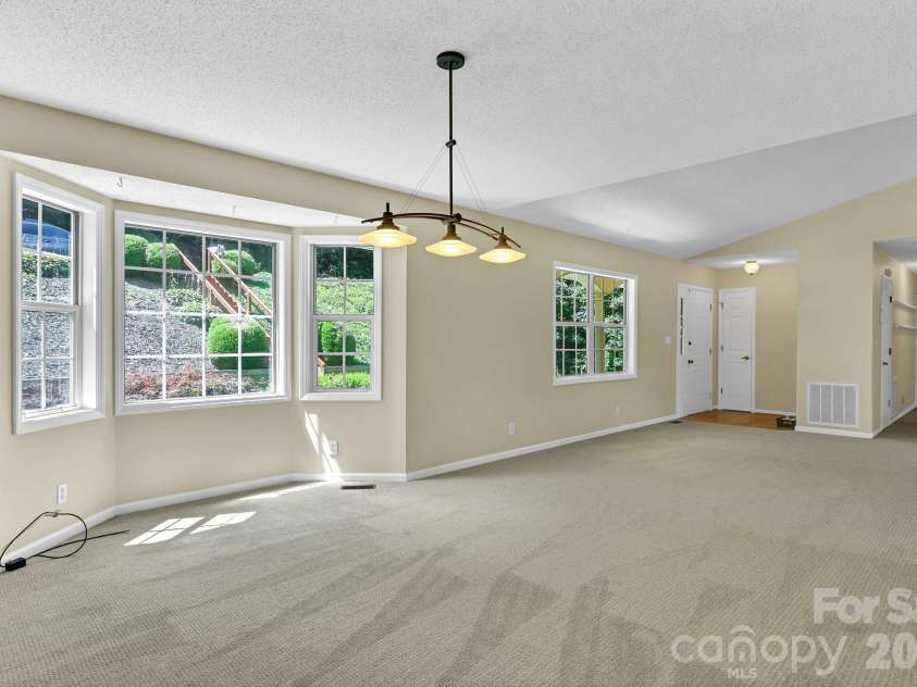 31 Surrey Run, Asheville, NC 28803.  MLS# CAR4387615, YatesRealty ID 32719. Looking Towards Entry
