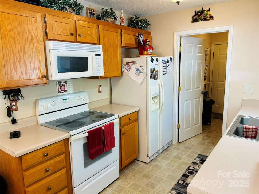 8799 Lisa Trail, Connelly Springs, NC 28612.  MLS# CAR4292879, YatesRealty ID 32719. Clean, Well-Kept Kitchen