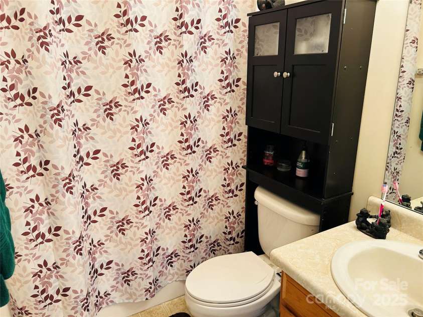 8799 Lisa Trail, Connelly Springs, NC 28612.  MLS# CAR4292879, YatesRealty ID 32719. Full Bath in Hallway