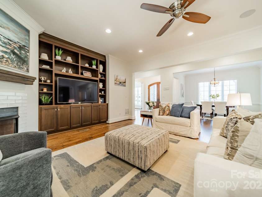 913 Dacavin Drive, Charlotte, NC 28226.  MLS# CAR4238298, YatesRealty ID 3272. 