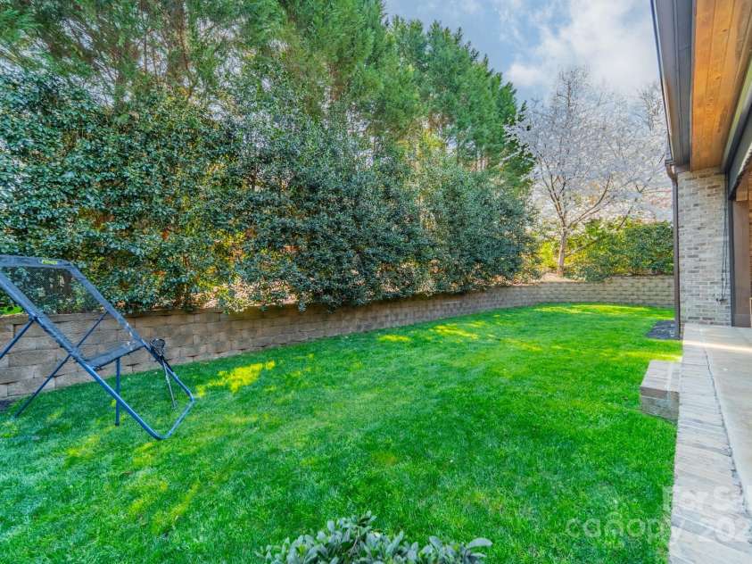 913 Dacavin Drive, Charlotte, NC 28226.  MLS# CAR4238298, YatesRealty ID 3272. Backyard