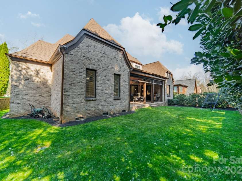 913 Dacavin Drive, Charlotte, NC 28226.  MLS# CAR4238298, YatesRealty ID 3272. Backyard
