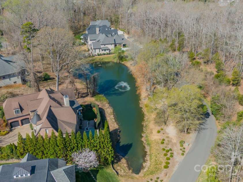 913 Dacavin Drive, Charlotte, NC 28226.  MLS# CAR4238298, YatesRealty ID 3272. Chambery Pond