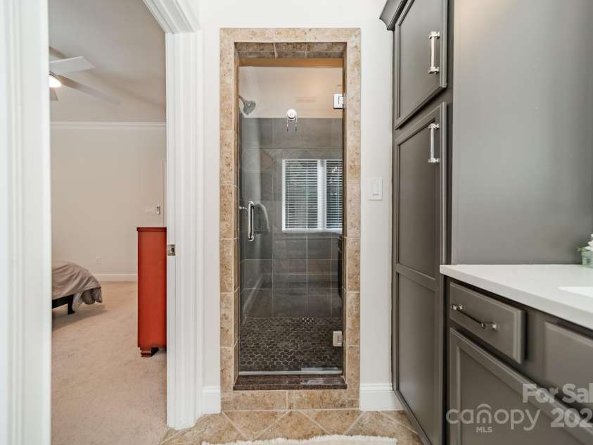 913 Dacavin Drive, Charlotte, NC 28226.  MLS# CAR4238298, YatesRealty ID 3272. En Suite Bath 3