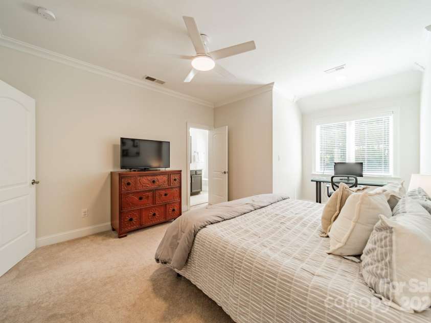 913 Dacavin Drive, Charlotte, NC 28226.  MLS# CAR4238298, YatesRealty ID 3272. En Suite Bedroom 3