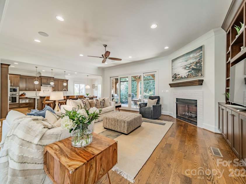 913 Dacavin Drive, Charlotte, NC 28226.  MLS# CAR4238298, YatesRealty ID 3272. Great Room