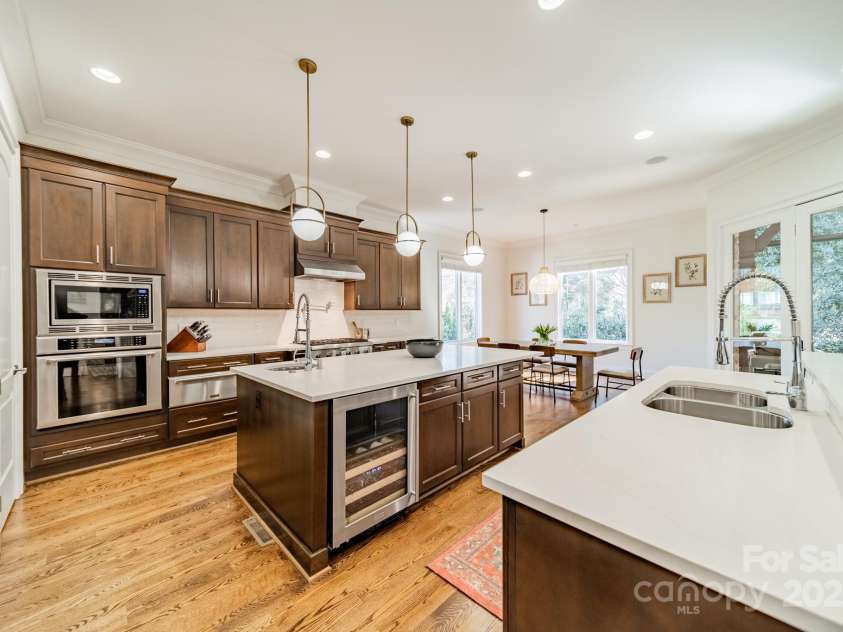 913 Dacavin Drive, Charlotte, NC 28226.  MLS# CAR4238298, YatesRealty ID 3272. Kitchen