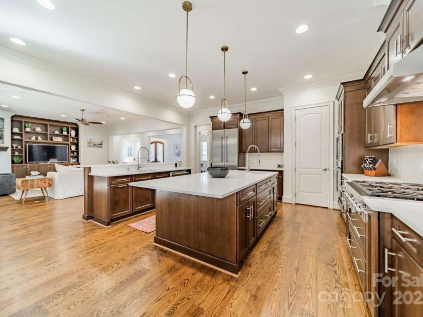 913 Dacavin Drive, Charlotte, NC 28226.  MLS# CAR4238298, YatesRealty ID 3272. Kitchen