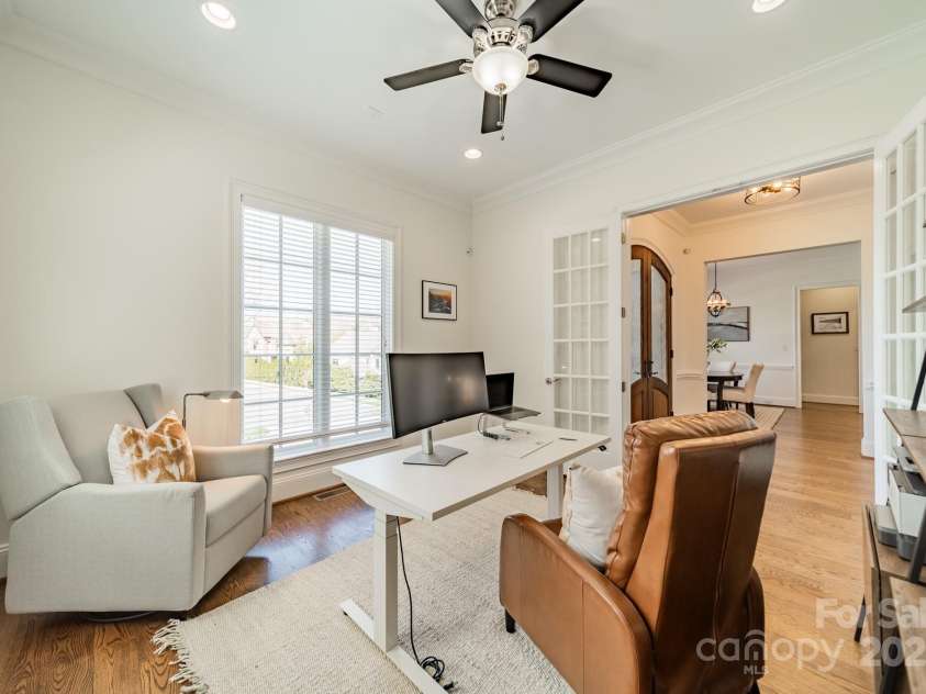 913 Dacavin Drive, Charlotte, NC 28226.  MLS# CAR4238298, YatesRealty ID 3272. Office