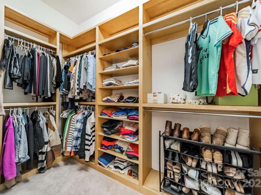 913 Dacavin Drive, Charlotte, NC 28226.  MLS# CAR4238298, YatesRealty ID 3272. One of two primary closets