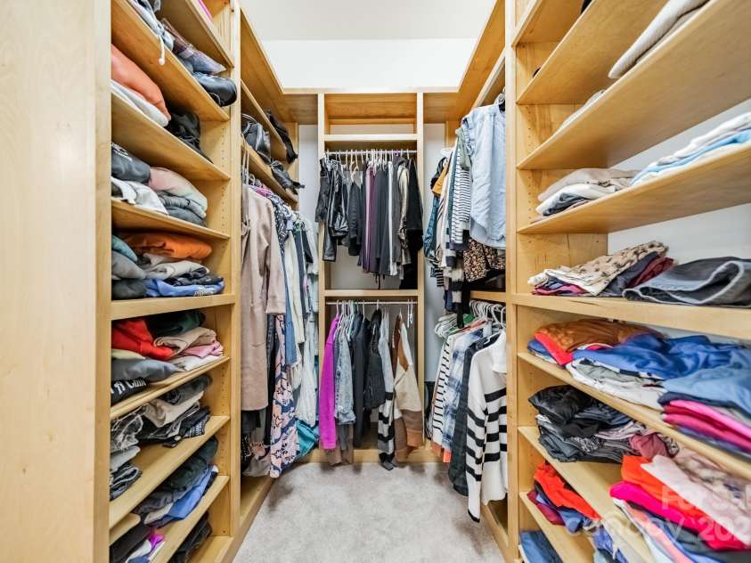 913 Dacavin Drive, Charlotte, NC 28226.  MLS# CAR4238298, YatesRealty ID 3272. One of two primary closets