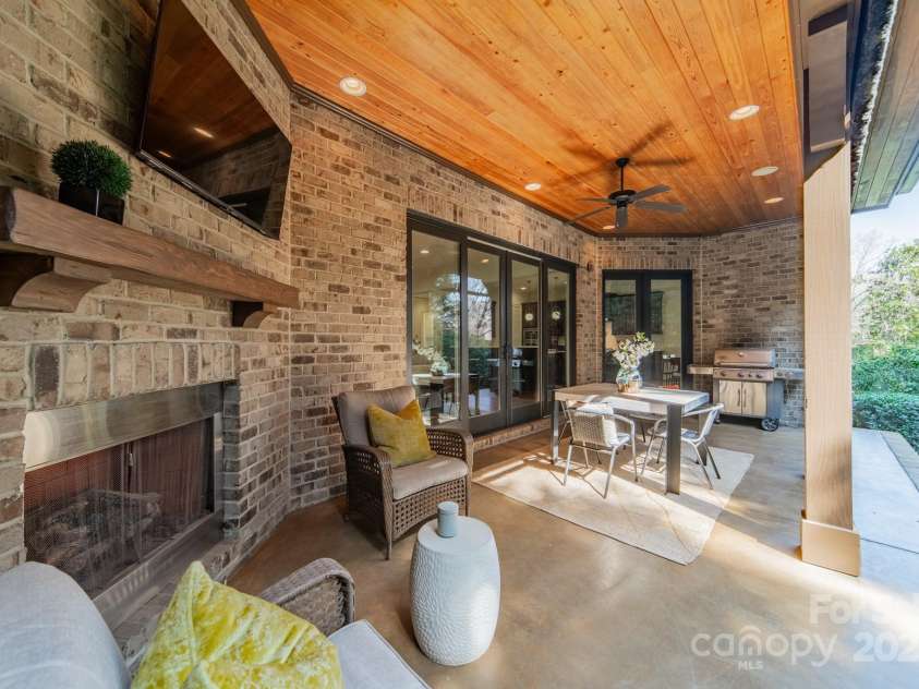 913 Dacavin Drive, Charlotte, NC 28226.  MLS# CAR4238298, YatesRealty ID 3272. Screened Porch