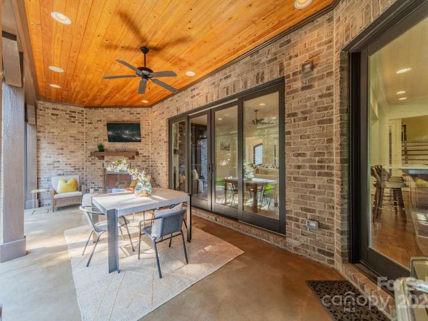 913 Dacavin Drive, Charlotte, NC 28226.  MLS# CAR4238298, YatesRealty ID 3272. Screened Porch