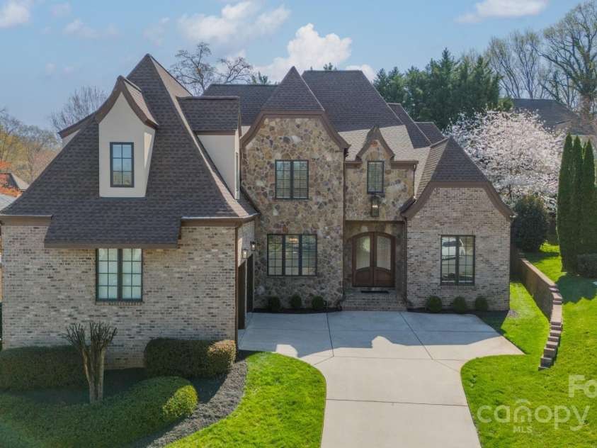 913 Dacavin Drive, Charlotte, NC 28226.  MLS# CAR4238298, YatesRealty ID 3272. Welcome Home!