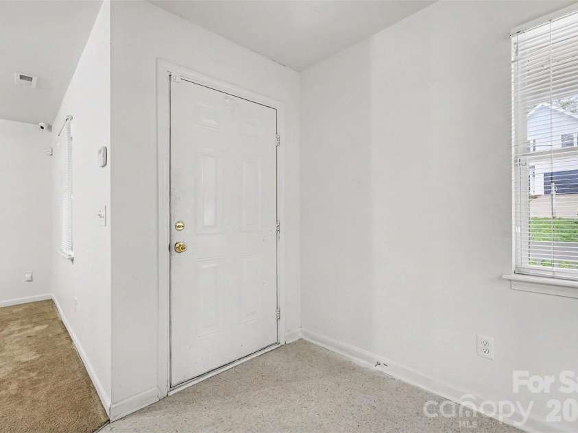 3608 Corbett Street, Charlotte, NC 28208.  MLS# CAR4396123, YatesRealty ID 32720. Entryway