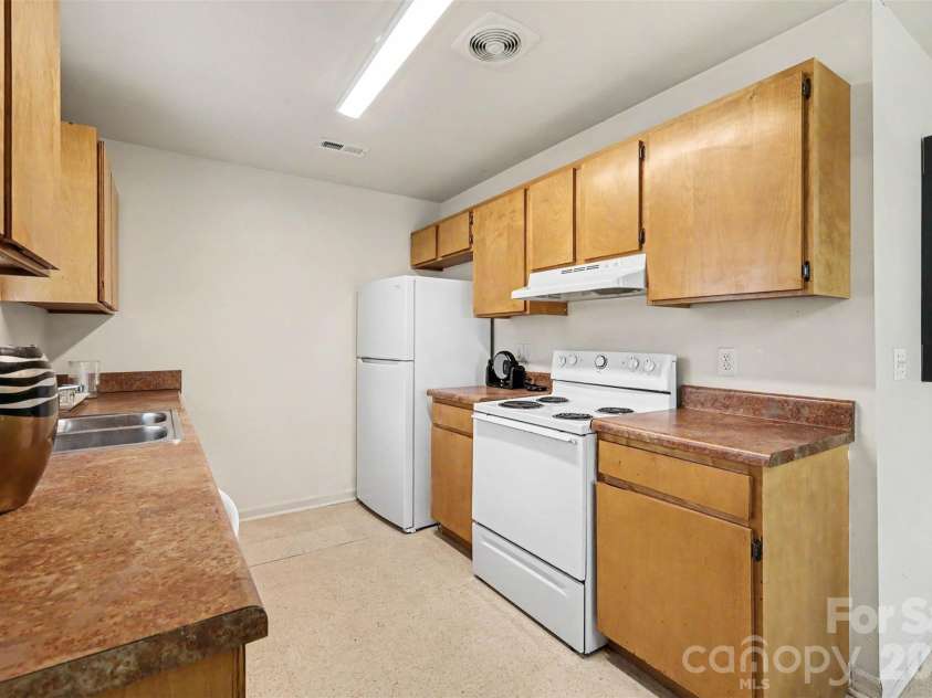 3608 Corbett Street, Charlotte, NC 28208.  MLS# CAR4396123, YatesRealty ID 32720. Kitchen