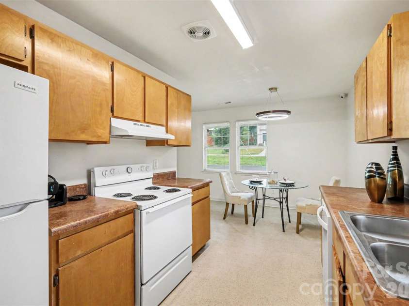 3608 Corbett Street, Charlotte, NC 28208.  MLS# CAR4396123, YatesRealty ID 32720. Kitchen