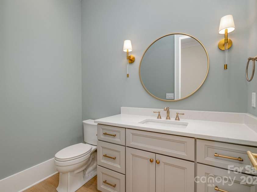 2924 Sharon View Road, Charlotte, NC 28210.  MLS# CAR4244242, YatesRealty ID 32721. Powder Room