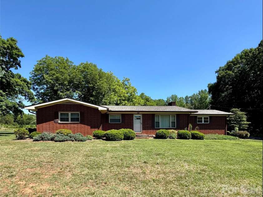 404 Lyerly Street, Salisbury, NC 28146.  MLS# CAR4388736, YatesRealty ID 32722. 