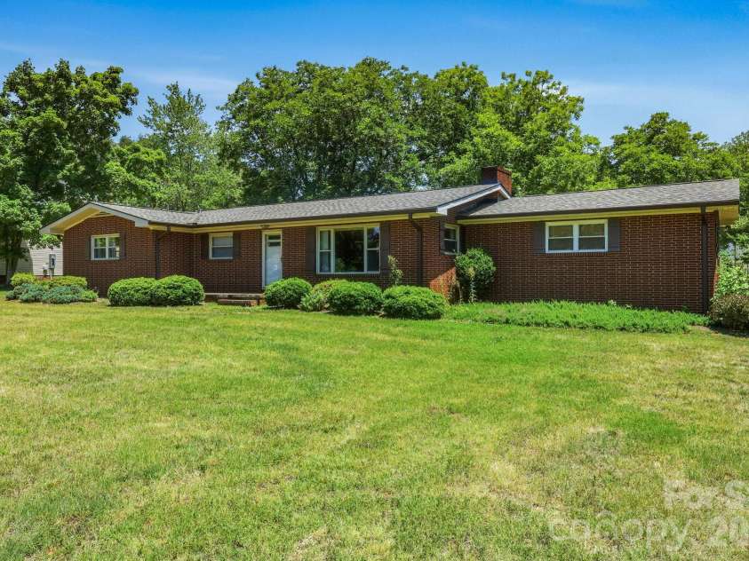 404 Lyerly Street, Salisbury, NC 28146.  MLS# CAR4388736, YatesRealty ID 32722. 