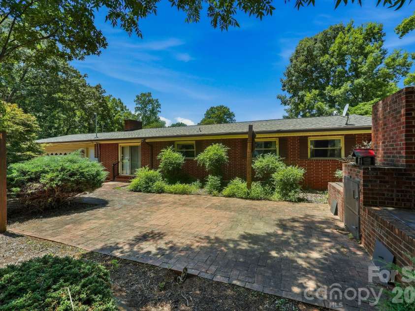 404 Lyerly Street, Salisbury, NC 28146.  MLS# CAR4388736, YatesRealty ID 32722. 