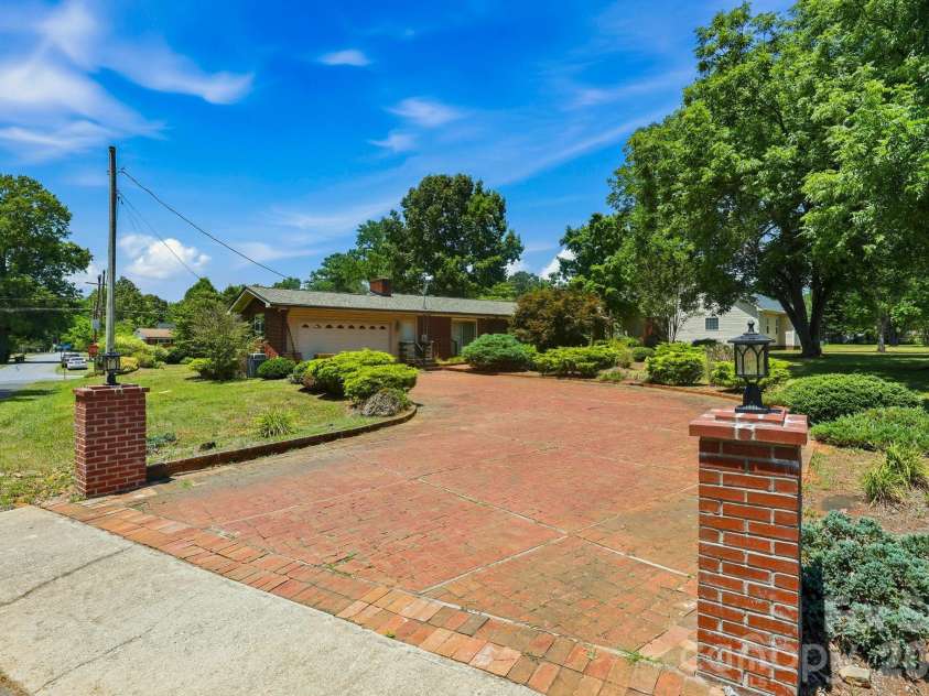 404 Lyerly Street, Salisbury, NC 28146.  MLS# CAR4388736, YatesRealty ID 32722. 
