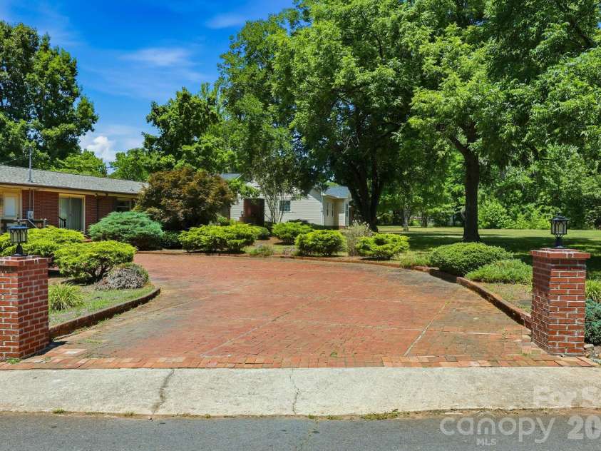 404 Lyerly Street, Salisbury, NC 28146.  MLS# CAR4388736, YatesRealty ID 32722. 