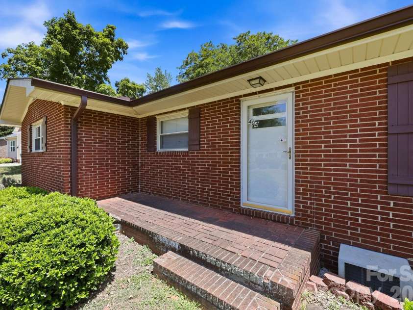 404 Lyerly Street, Salisbury, NC 28146.  MLS# CAR4388736, YatesRealty ID 32722. 