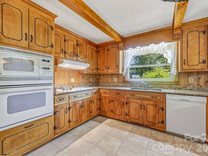 404 Lyerly Street, Salisbury, NC 28146.  MLS# CAR4388736, YatesRealty ID 32722. 