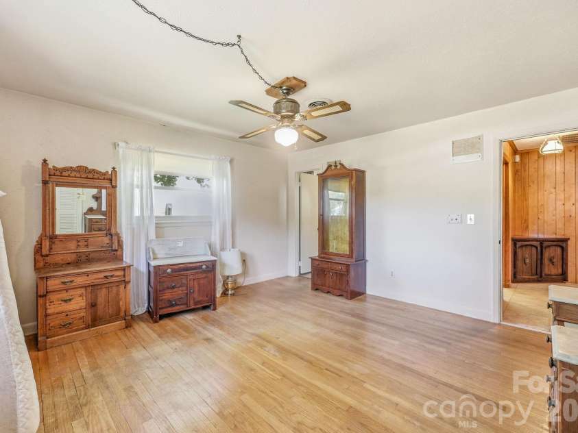 404 Lyerly Street, Salisbury, NC 28146.  MLS# CAR4388736, YatesRealty ID 32722. 