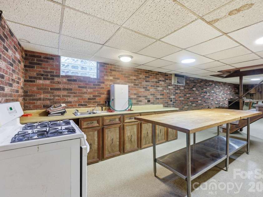 404 Lyerly Street, Salisbury, NC 28146.  MLS# CAR4388736, YatesRealty ID 32722. 