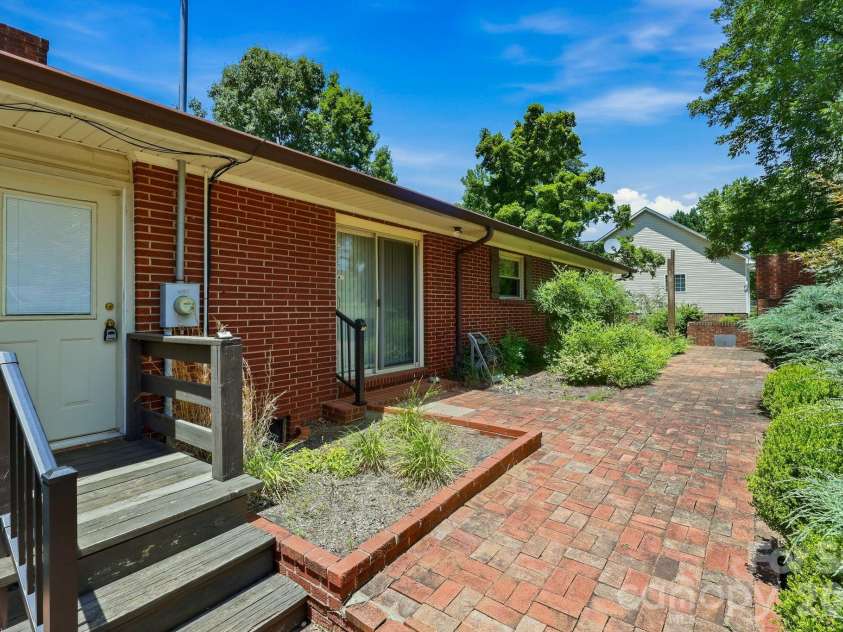 404 Lyerly Street, Salisbury, NC 28146.  MLS# CAR4388736, YatesRealty ID 32722. 