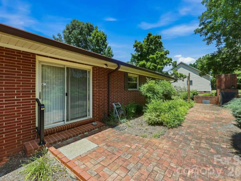 404 Lyerly Street, Salisbury, NC 28146.  MLS# CAR4388736, YatesRealty ID 32722. 
