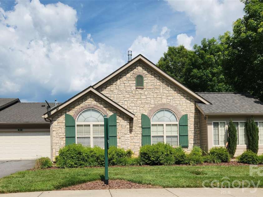 1 Mountain Meadow Circle, Weaverville, NC 28787.  MLS# CAR4395637, YatesRealty ID 32723. 
