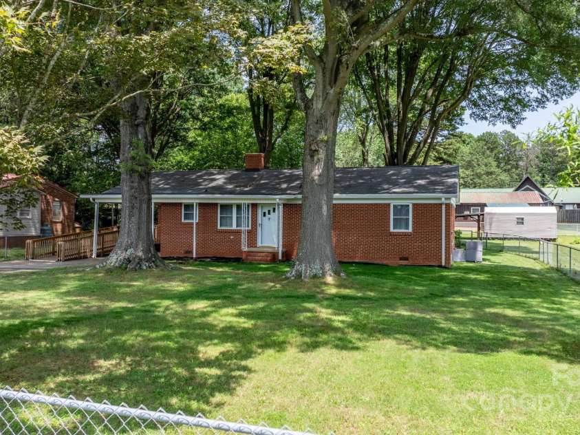 151 Third Creek Road, Statesville, NC 28677.  MLS# CAR4274166, YatesRealty ID 32723. 