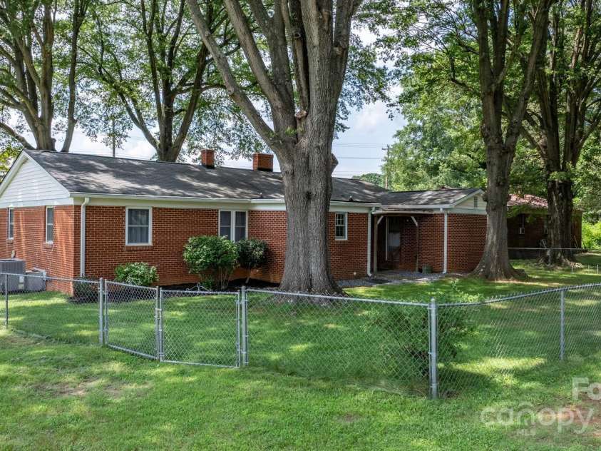 151 Third Creek Road, Statesville, NC 28677.  MLS# CAR4274166, YatesRealty ID 32723. 